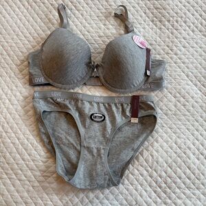 Gray Women's Bra 40 C and Panty Intimates Set